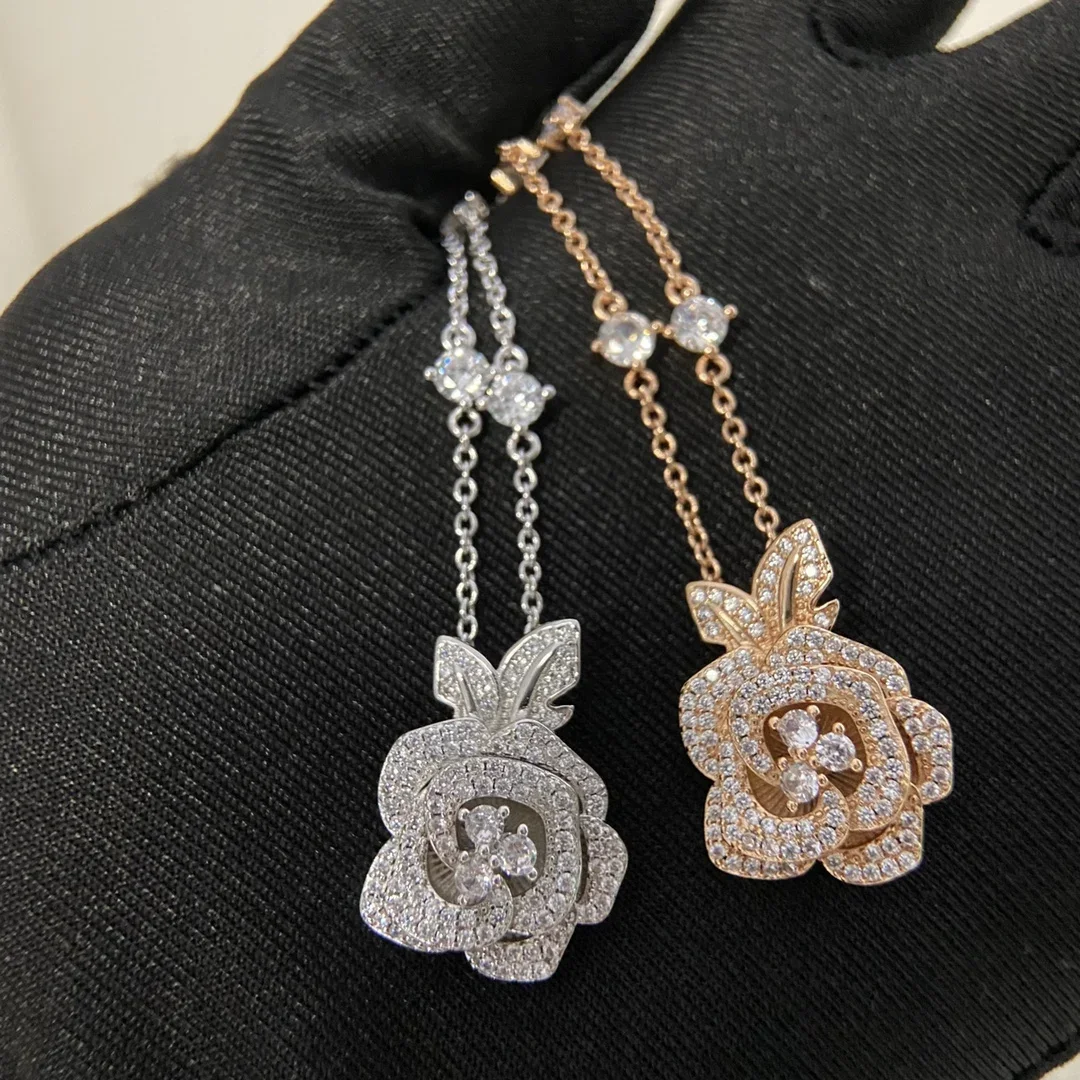 

2025 new full diamond petal necklace simple light luxury niche necklace suitable for women exquisite high-quality jewelry gifts