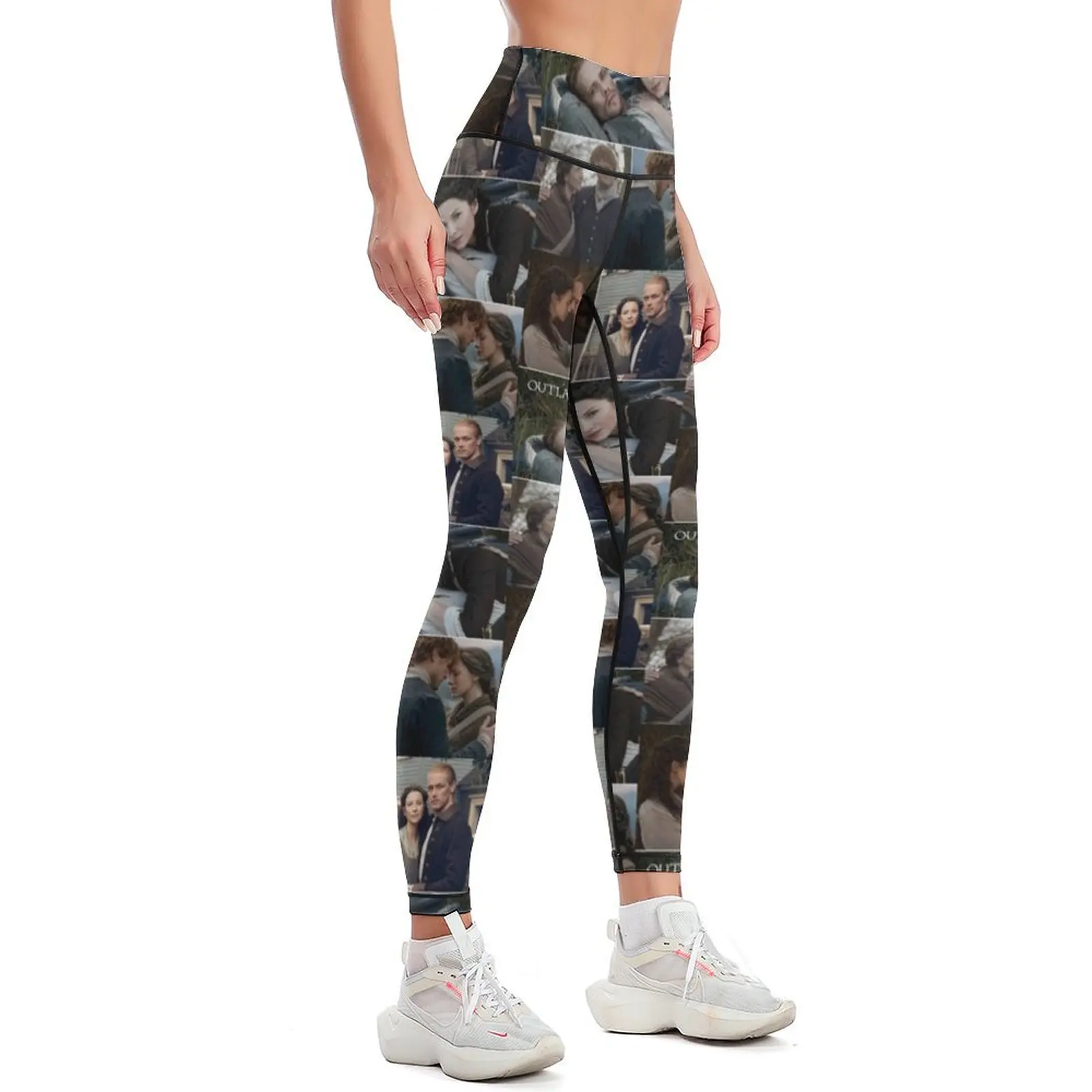 Outlander TV Series Lovers Jamie Fraser and Claire Fraser Loving Moments Valentines Day Special Beautiful Aesthetic Col Leggings