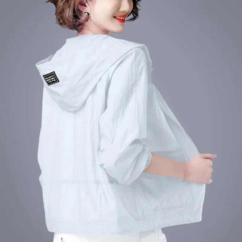Fashionable Ladies' Lightweight Summer Sun Protection Clothing Beautiful Anti-Uv Jacket Stylish Outdoor Apparel for Women
