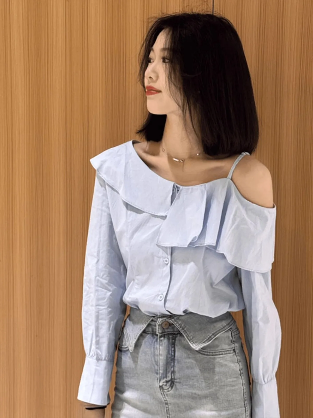 

Spring 2026 Women's Long Sleeve Blouse Design Sensation Small Audience Shoulder Bared Top Commute Style Loose Fit Breathable