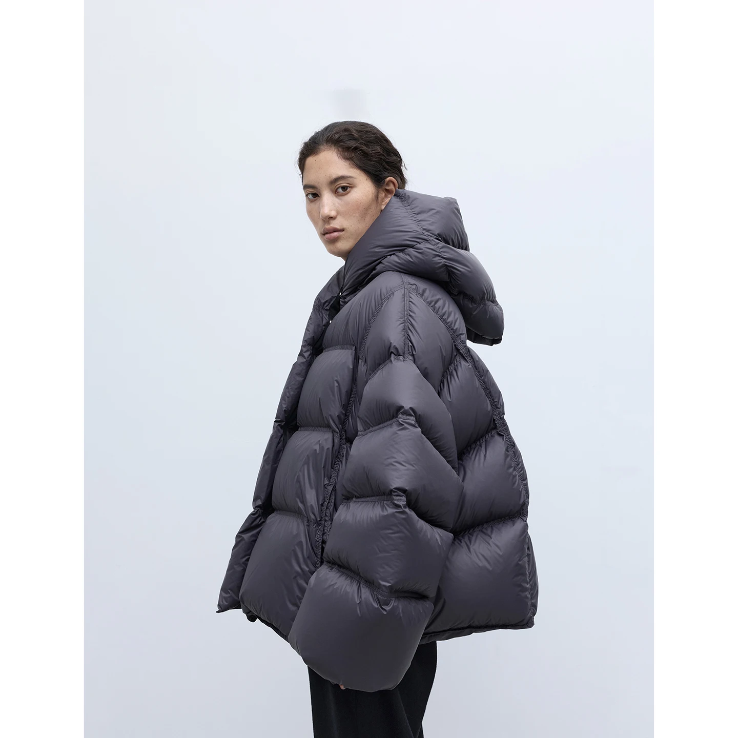 トレンドのシルエット ~90% ホワイトグースダウン フード付きダウンジャケット レディース、カーブスリーブ、厚手のパファージャケット、2025年冬新作