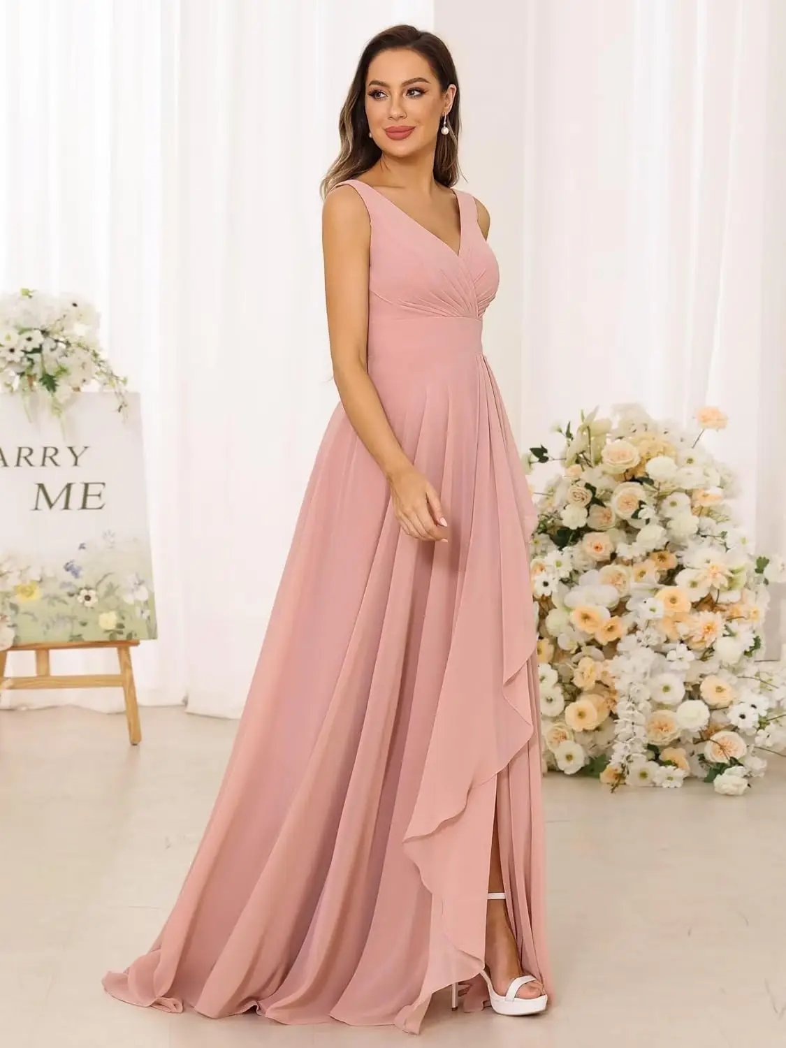 Długa sukienka szyfonowa dla gości weselnych, dekolt w serek, plisowana sukienka dla druhen plus size z kieszeniami, sukienka wieczorowa plus size z rozcięciem.