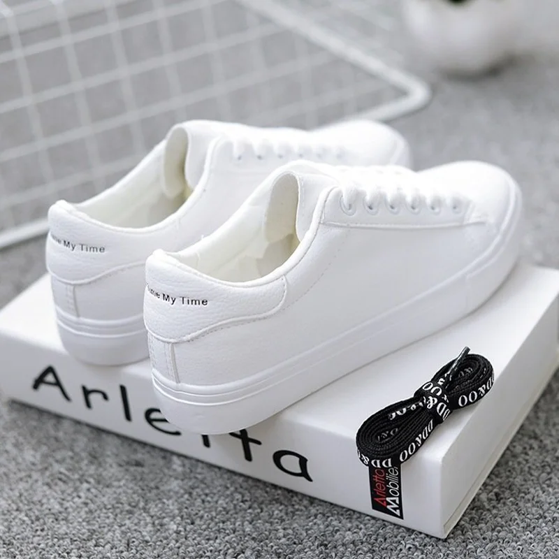 Small White Shoes Female Korean Version of the Hundred with Four Seasons Leather Casual Shoes Breathable Women\'s Board Shoes