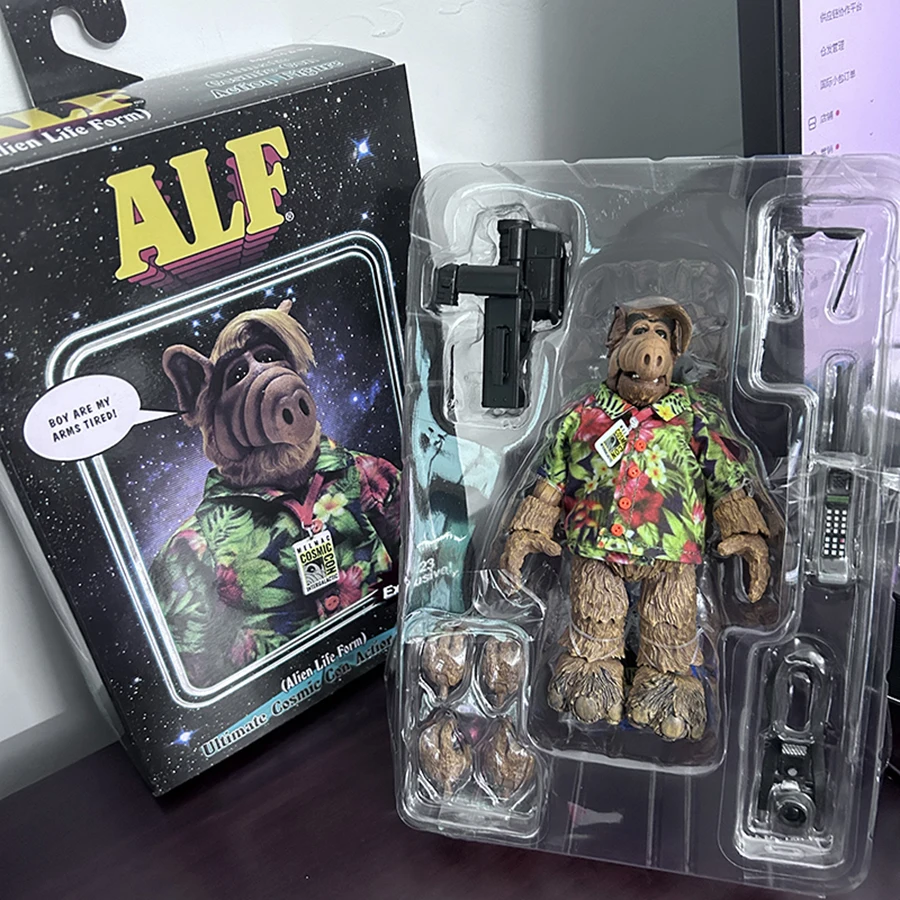 NECA Figure 2023 esclusiva forma di vita aliena ALF Ultimate Cosmic Con Alf-holiday Ver. Action Figure Model Toys bambola mobile congiunta