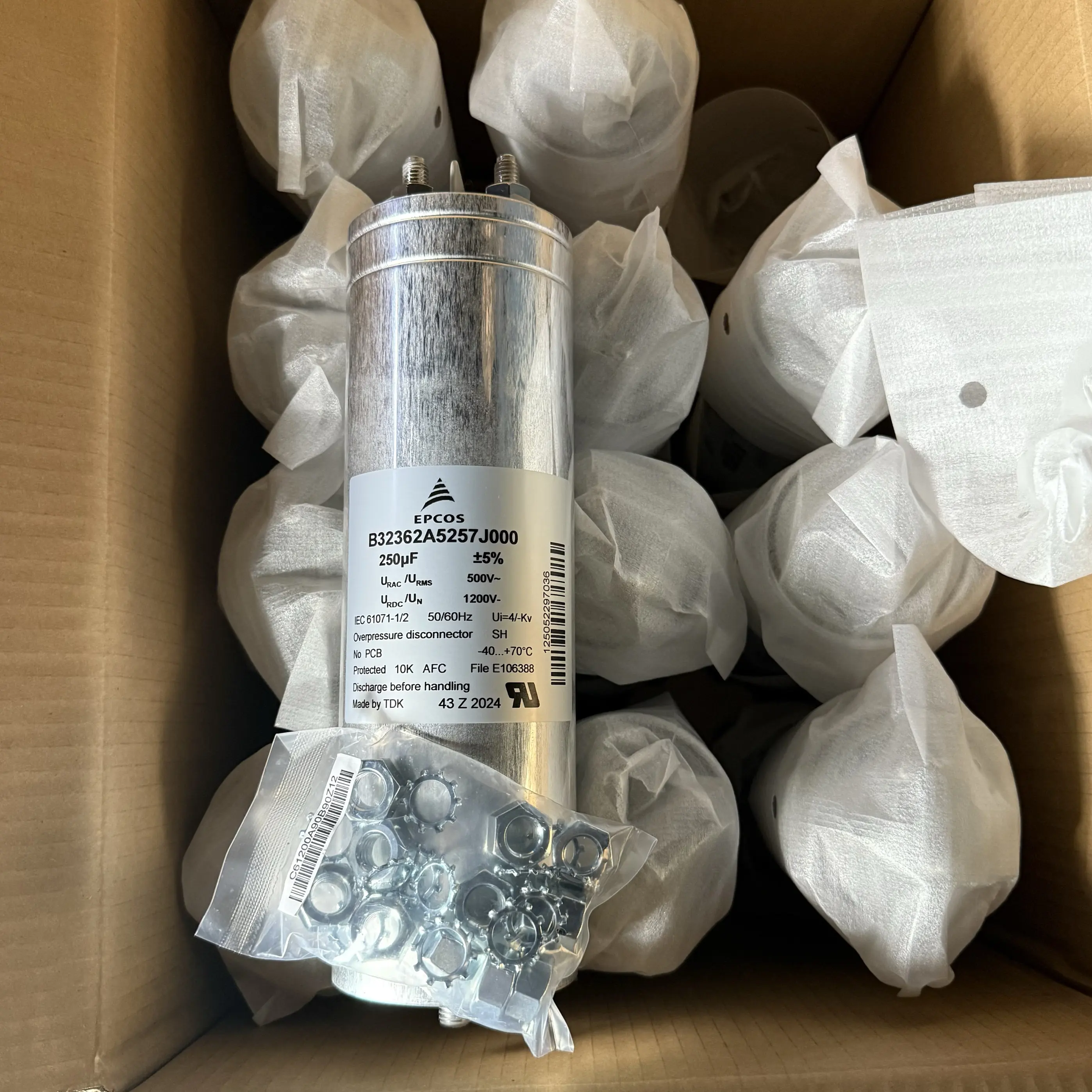 

Совершенно новый оригинальный B32362A5257J000 500 В переменного тока 250 мкФ пленочный конденсатор силовой конденсатор