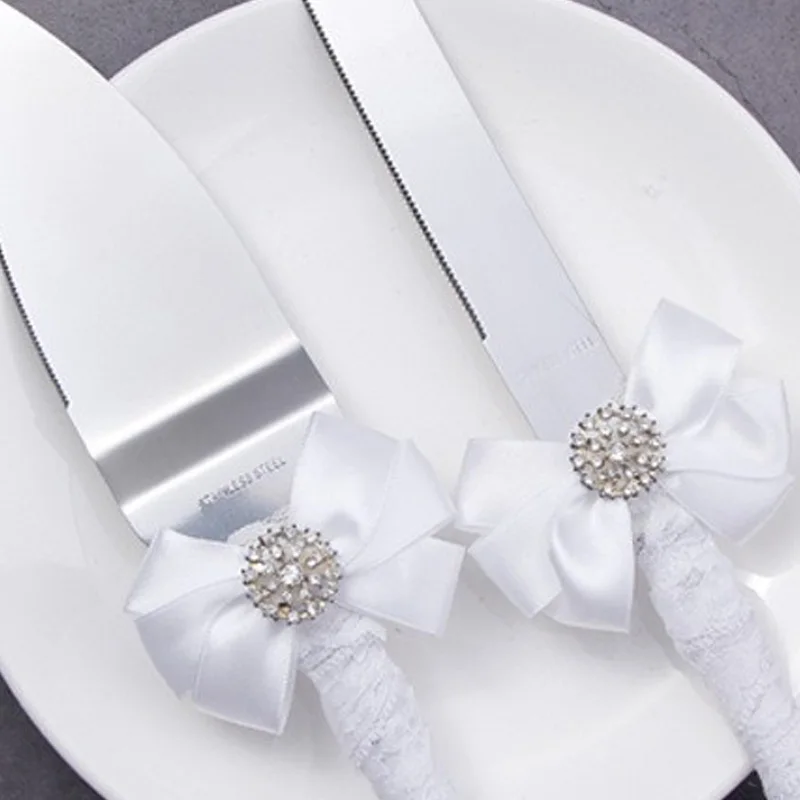 ロマンチックなウェディングテーブルウェアセット、花嫁と花婿のためのエレガントなデザイン、結婚式のお祝いに最適