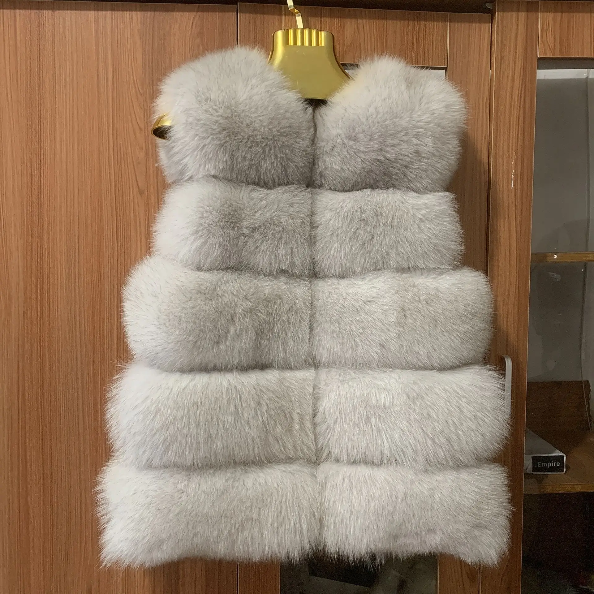 2023 Nouveau style Gilet de fourrure de renard femmes manteaux de fourrure naturelle Gilet de fourrure à cinq rangées de haute qualité noir mode Veste de fourrure de raton laveur en vraie fourrure de renard