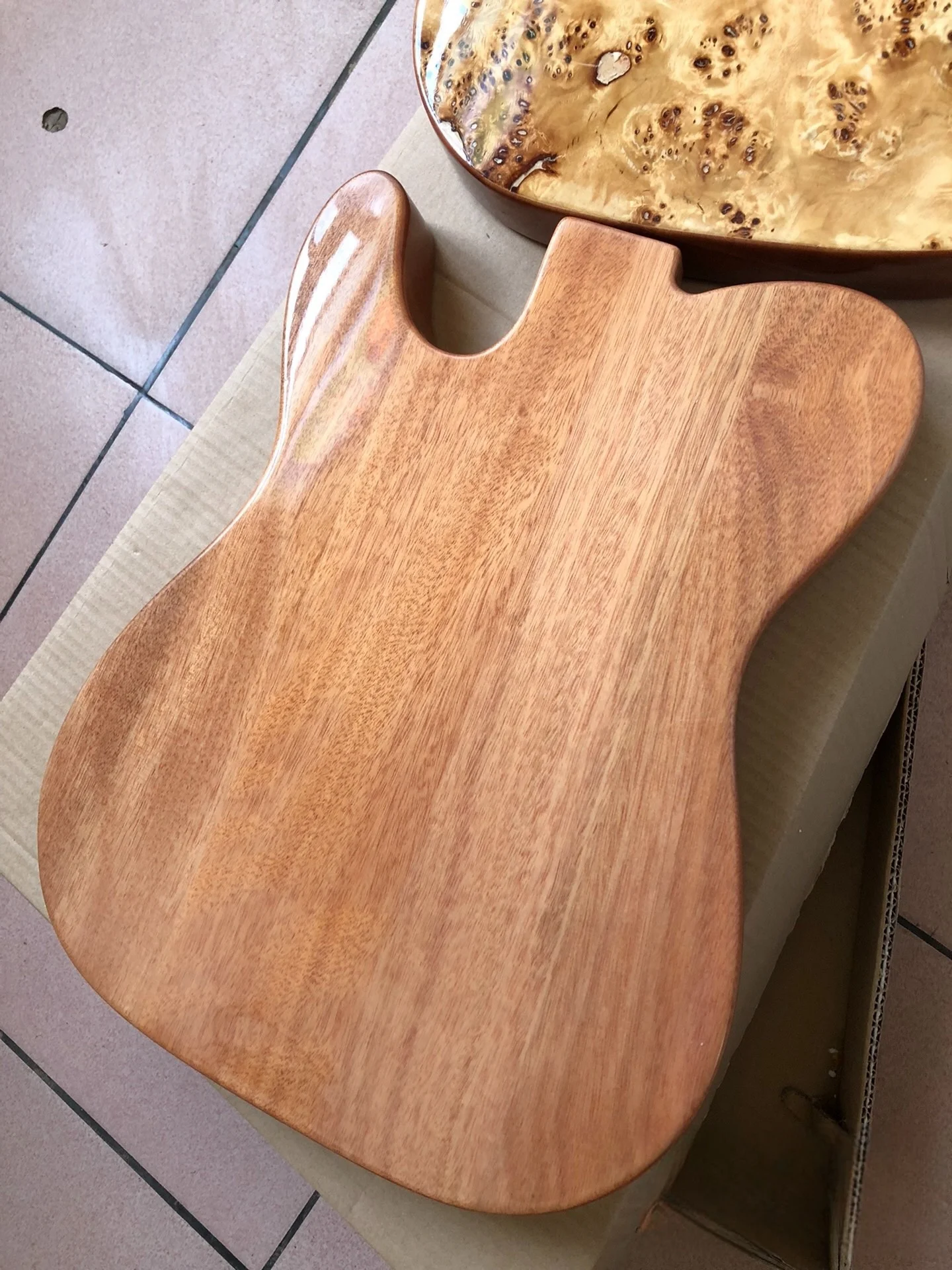 New electric guitar body and peach blossom core body in stock