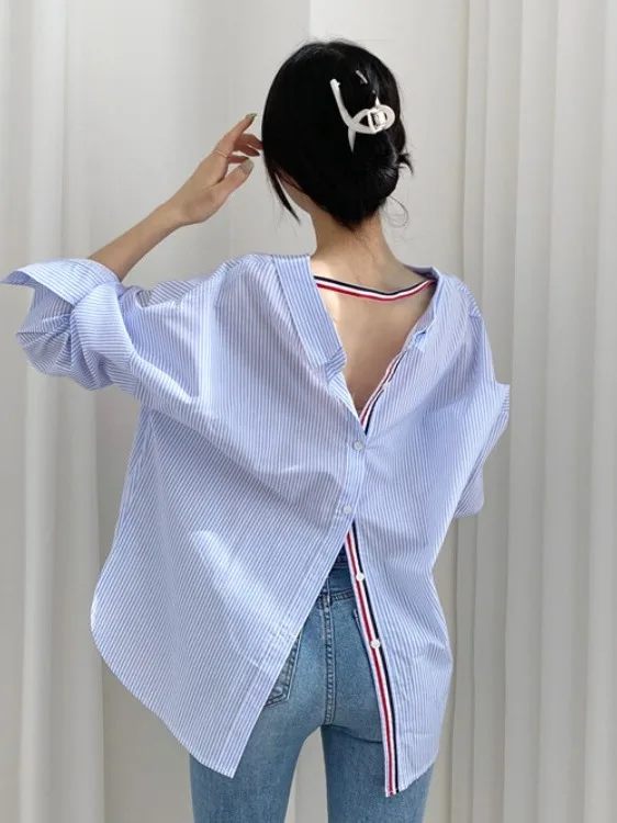 시크한 초가을 루즈핏 긴팔 셔츠 여성용 더블 칼라 컬러 블록 스트라이프 디자인 앞뒤 단추