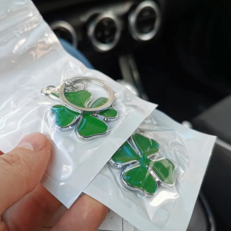 Green Four Leaf Clover Metal Car Keychain Keyring for Alfa Romeo GT Giulia Giulietta Stelvio Mito Ford Lucky Pendant Car Styling