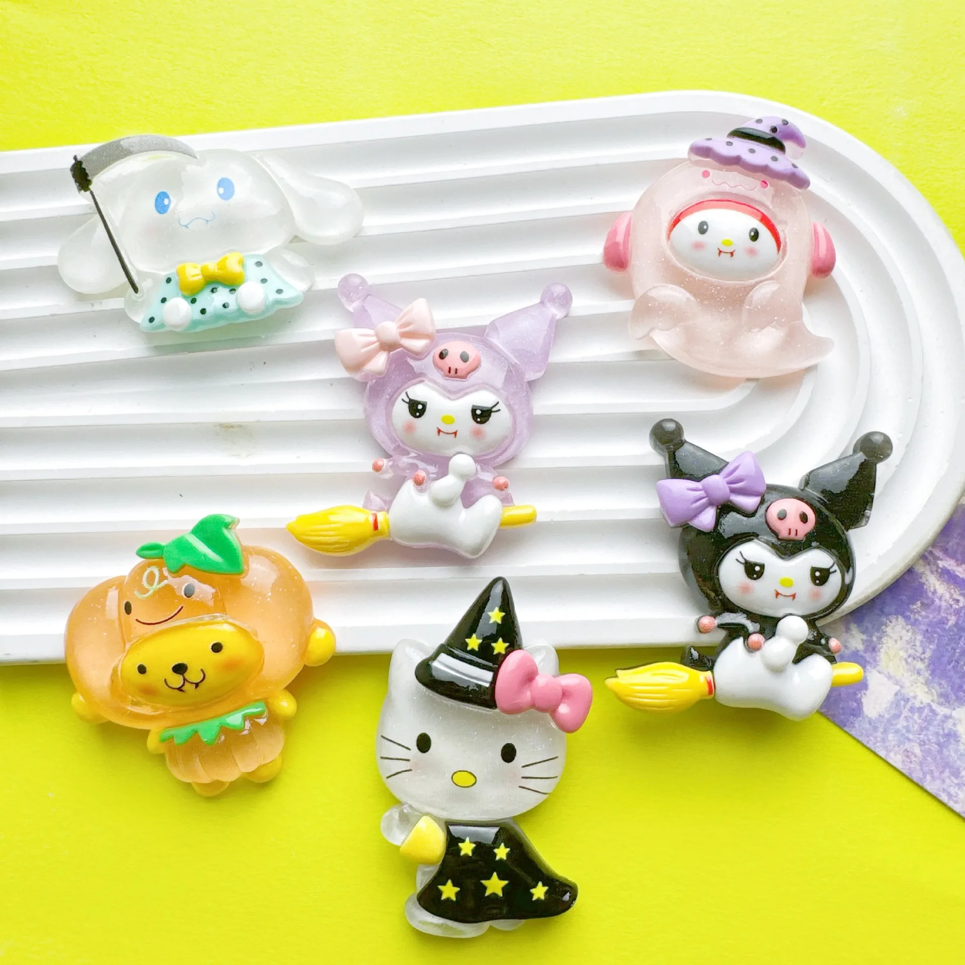 Miniso 만화 큰 카드 빛나는 할로윈 Sanrio 수지 액세서리 DIY 수제 헤어 클립 키 체인 장식품