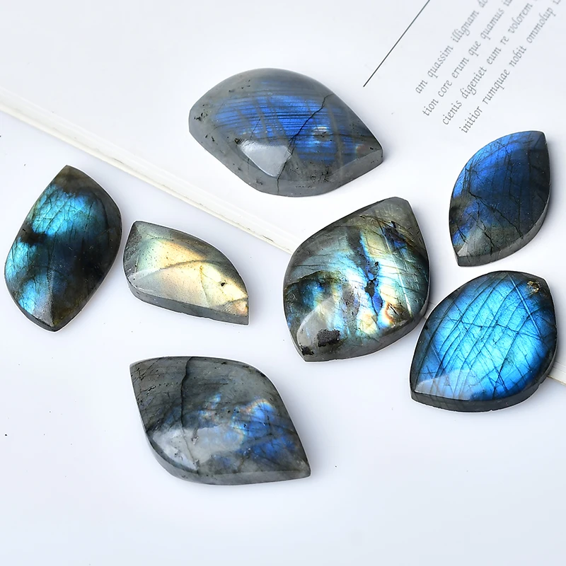 1PC Natural Labradorite Crystal Original Gemstone Leaf Shape Polished Healing Energy Stone Charm Jewelry Home Decoration Gifts