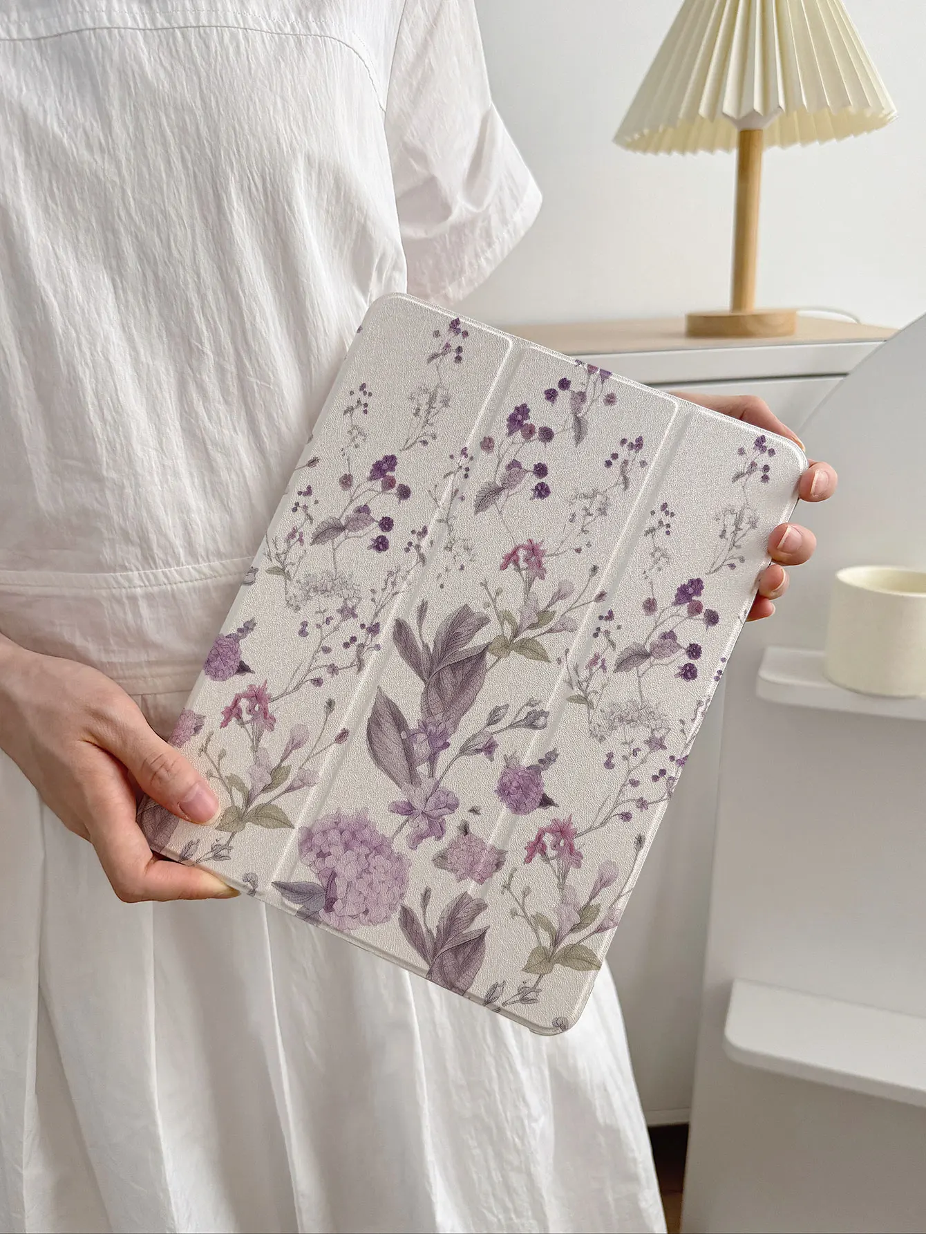 This Exquisite and Cute Cartoon Purple Floral Painted Transparent Back Case Is Suitable for iPad 7Th, 8Th (2019), and 10Th Generation Models. It Has a Built-In Pen Slot, Supports Sleep/Wake Function, and Has a Foldable