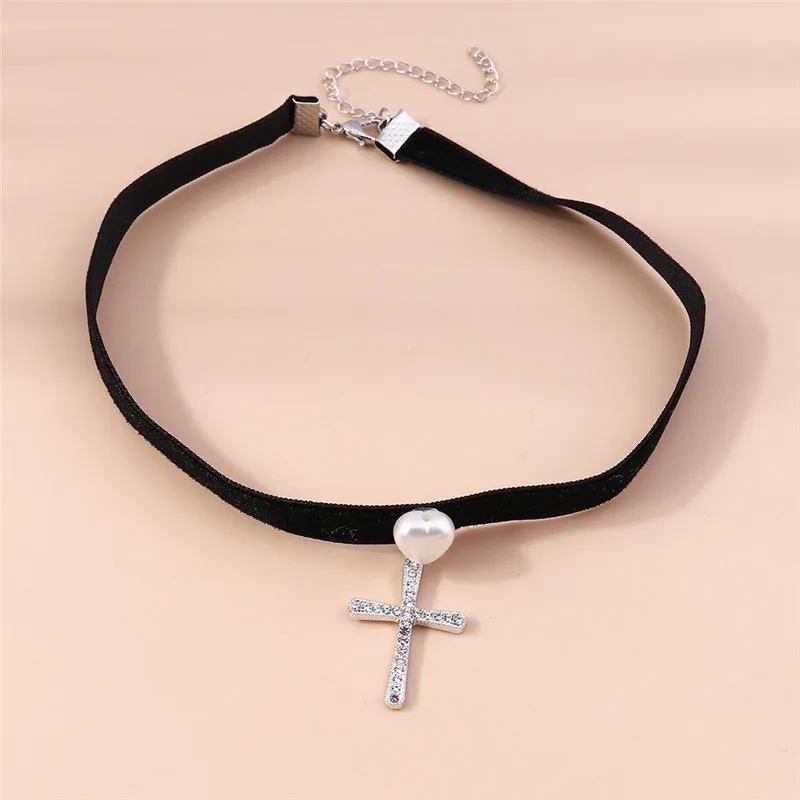 Aihua Gothic Crystsal Cross Pendant Black Velvet Necklace for Women Elegant Pearl Heart Choker Necklace Statement Jewelry