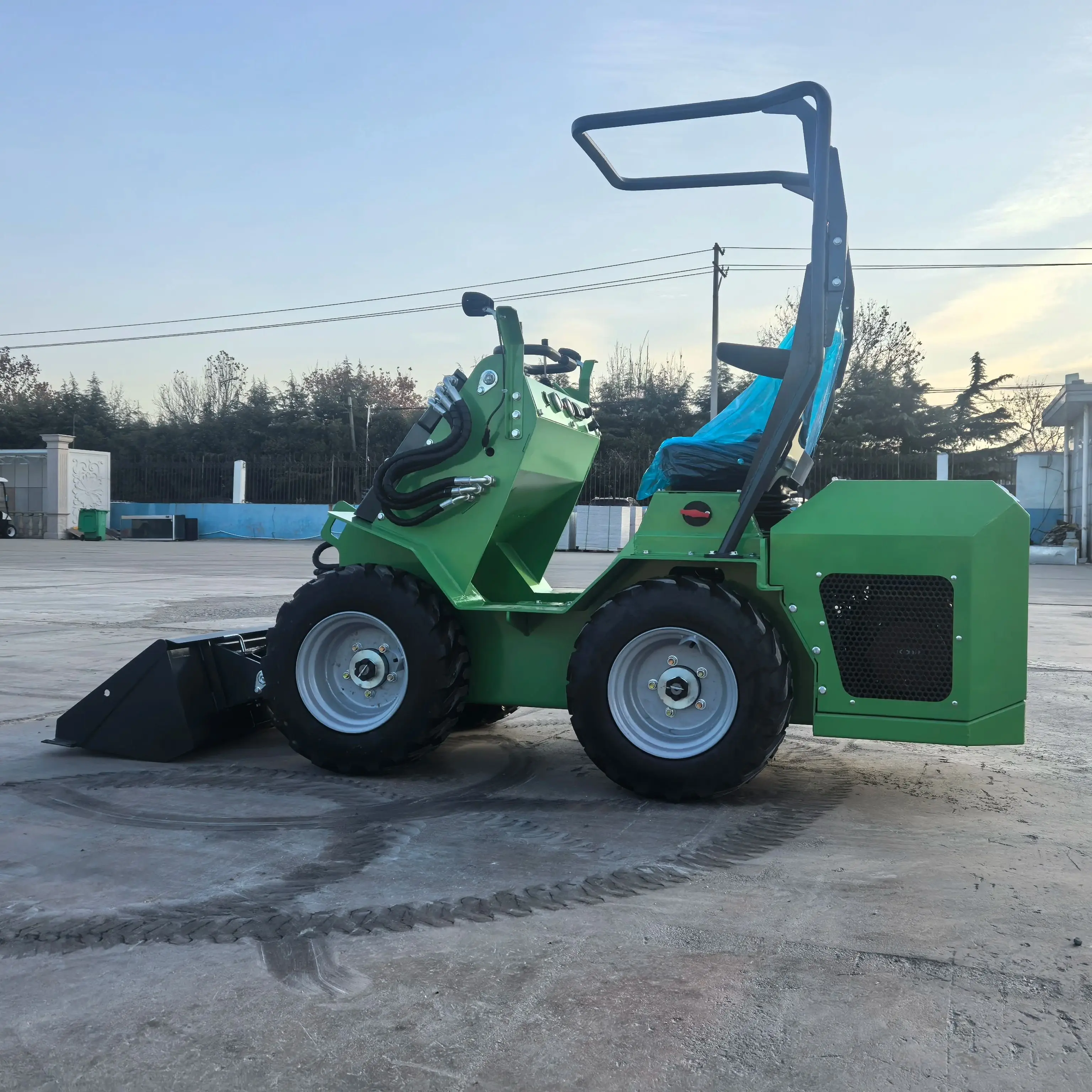 

Construction Mini 390 Sliding Steering Loader Equipped with High Flow Hydraulic CE Certified Engineering Machinery