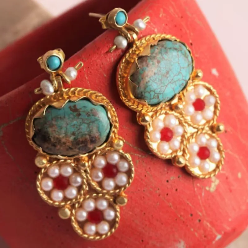 Elegante Vintage-Stil Ovale Synthetische Türkis-Perlen Tropfen-Ohrringe für Damen, Vergoldete Anhänger-Ohrringe, Modeschmuck