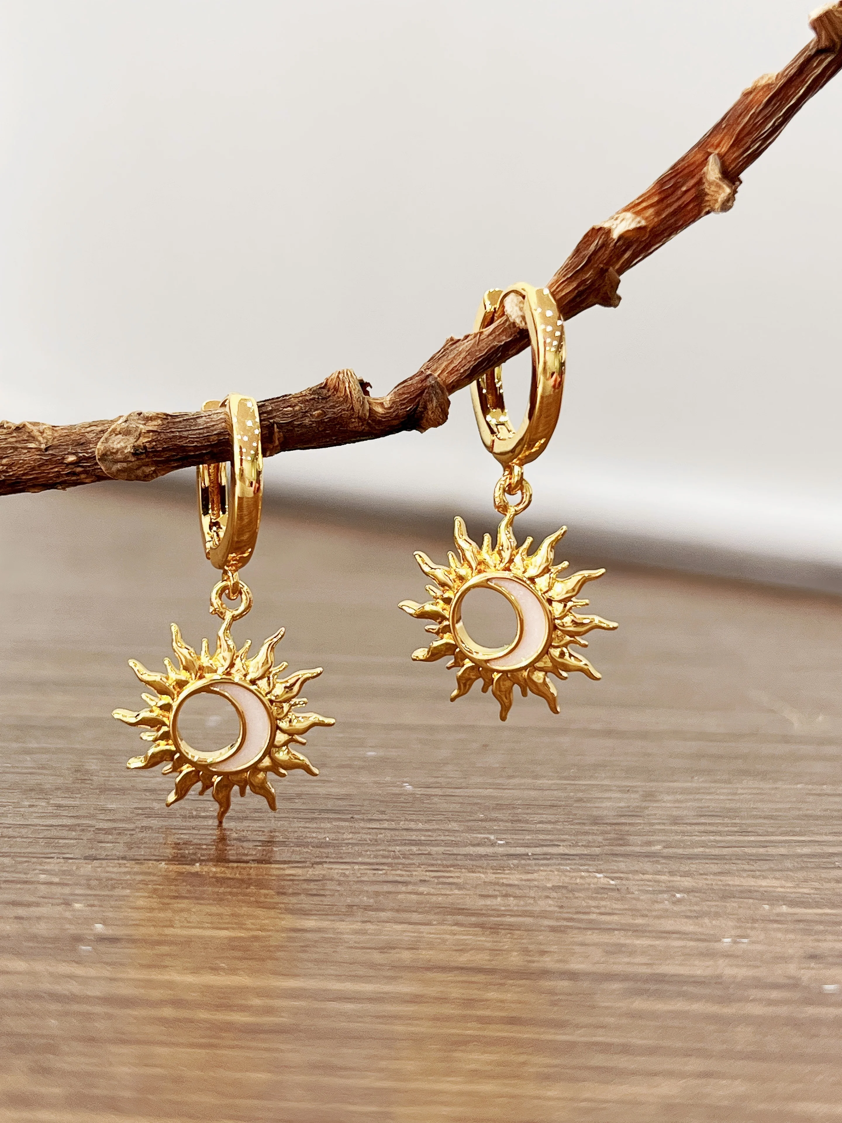 

Exquisite Sun Moon Ear Buckle Earrings Fashionable Niche Personality Cross-Border Hot Sale in Europe And the United States