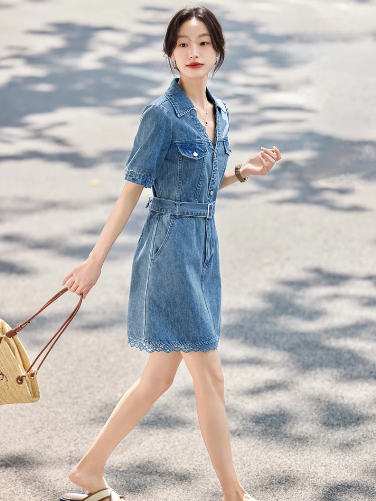 

SENTUBILA Short Dresses Denim Vintage Summer 2025 Splicing Lace V-neck Elegant Dress Belt Pockets Button Female Dress W52LH0012