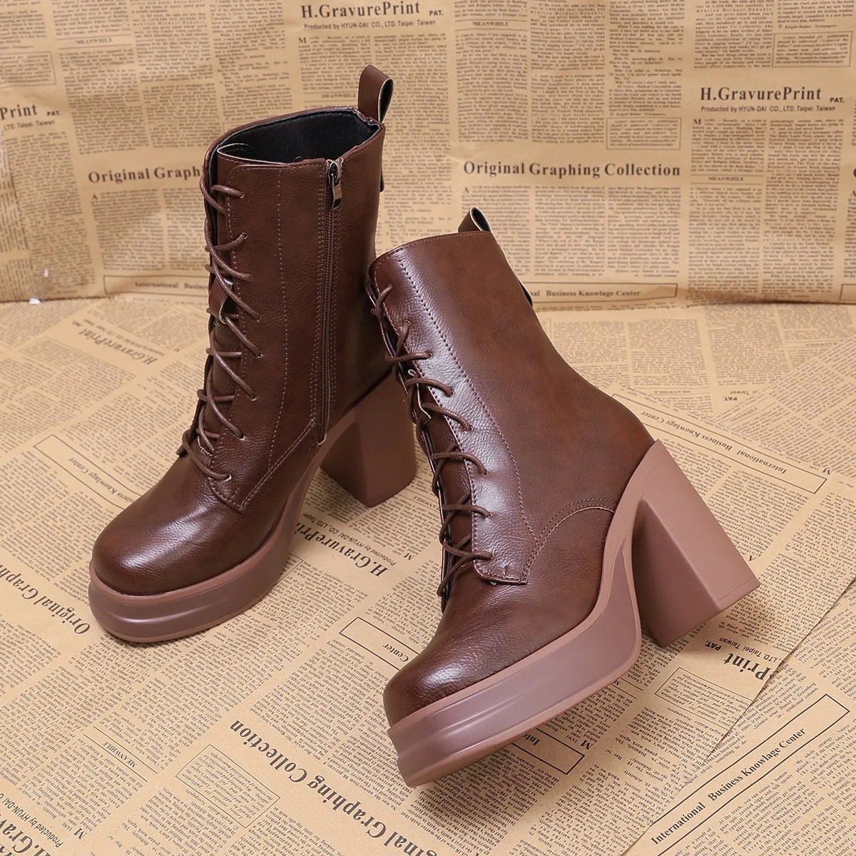 2025 Winter new slimming retro high-heeled fashion boots for women, plus-size thick-heeled side-zipper British-style ankle boots