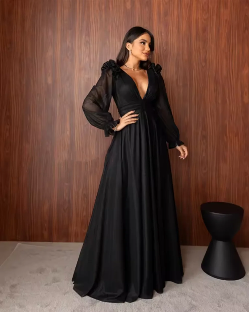 Abito da ballo in chiffon con scollo a V profondo e maniche lunghe a sbuffo Piega fino al pavimento Abito da sera a trapezio per abito da cocktail da donna