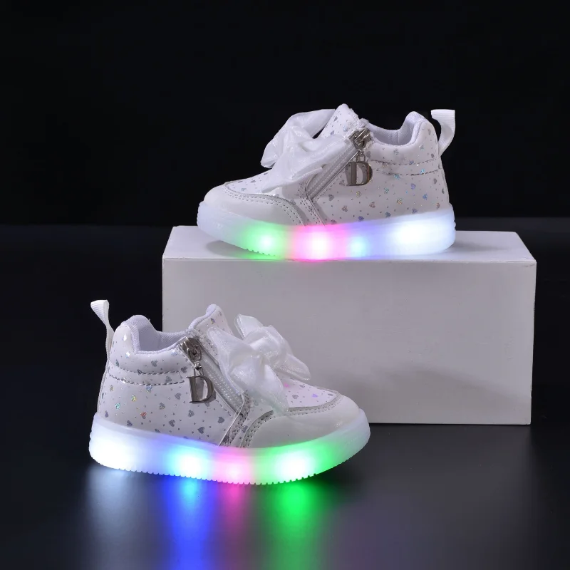 New Children Luminous Shoes Boys Girls Sport Running Shoes Baby Flashing Lights Fashion Sneakers Toddler Little Kid LED Sneakers