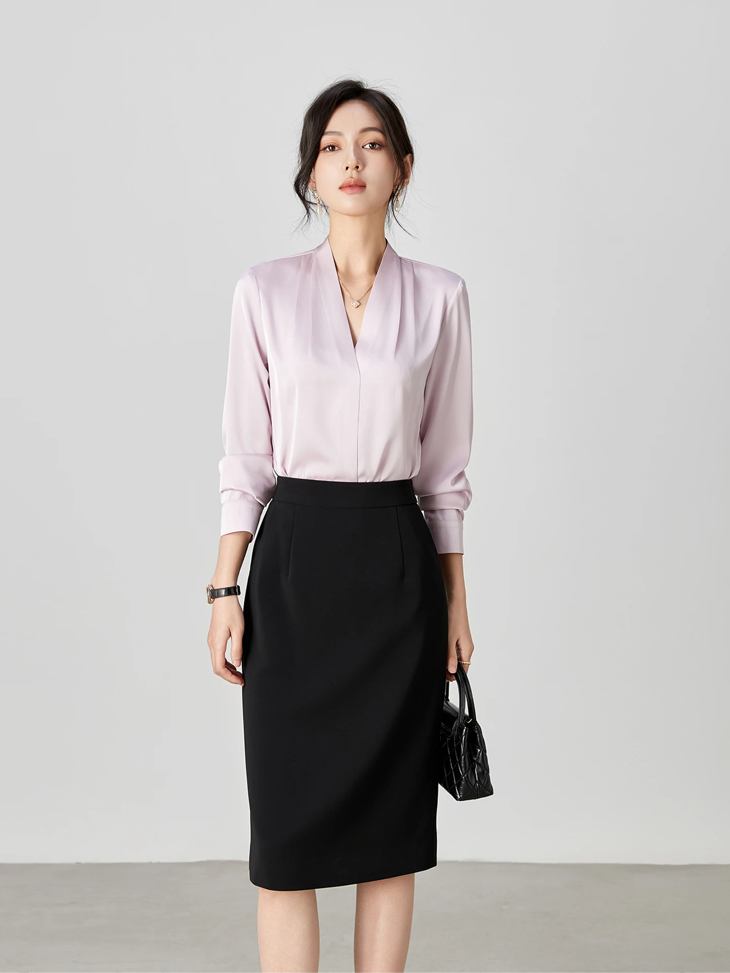 

Элегантная простая профессиональная женская рубашка розового цвета с V-образным вырезом из ацетатного атласа, топ для офиса, деловой стиль, с длинным рукавом