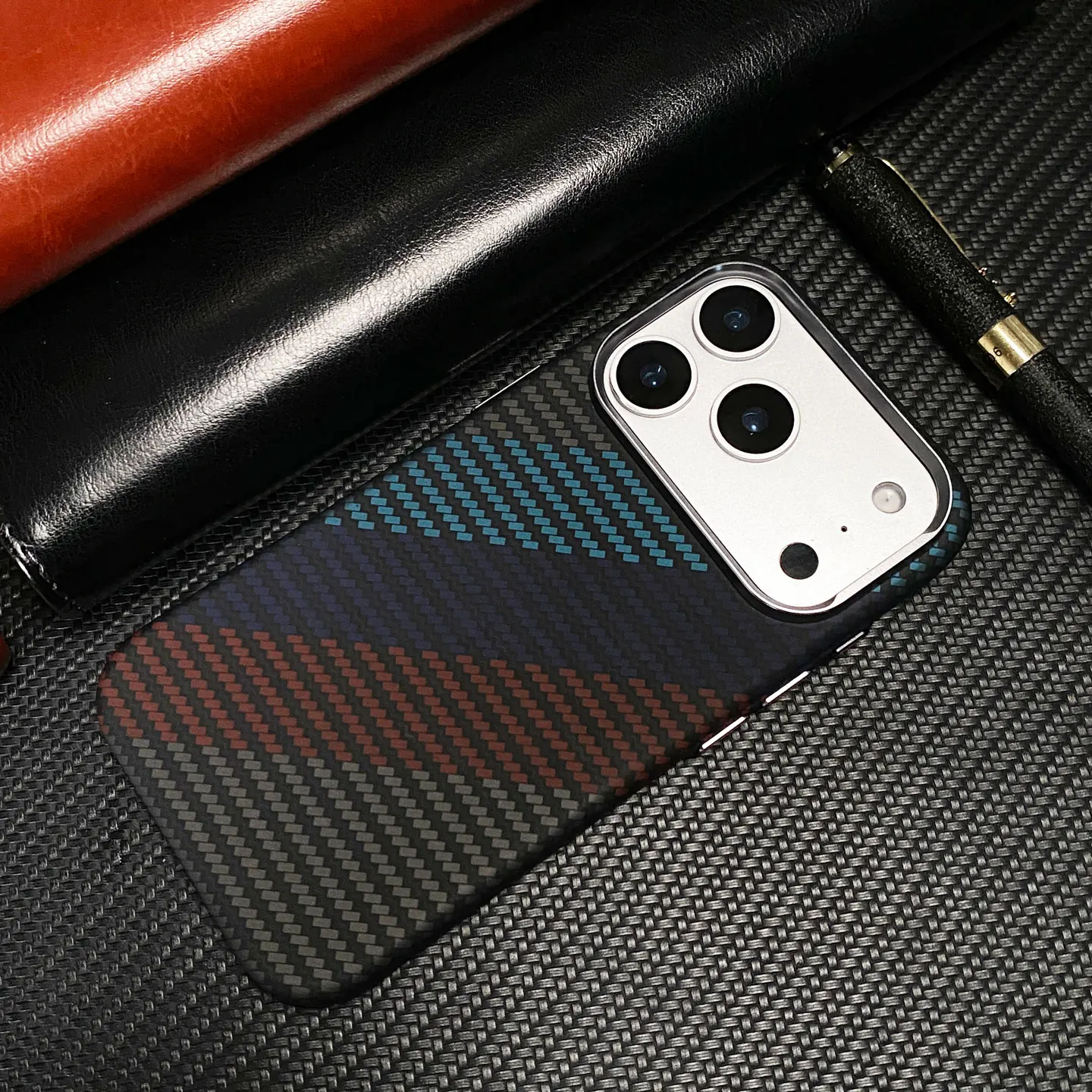 

High End Business Carbon Fiber Kevlar Texture Magnetic Case for IPhone 17 Pro Max 16 15 14 for Magsafe Wireless Charger Cover