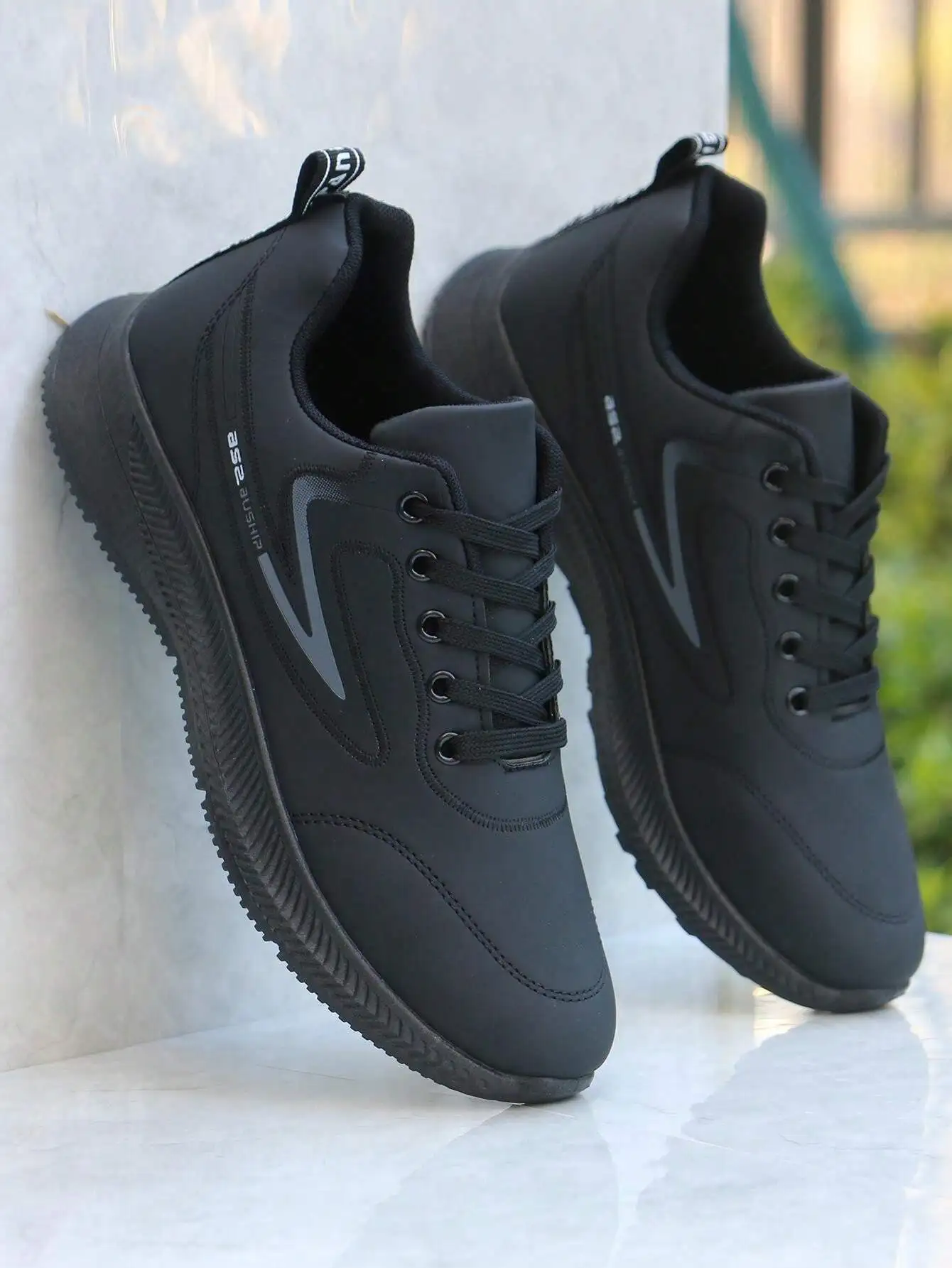 

Men Waterproof Anti-Slip Trendy Casual Shoes Four Seasons New Soft Bottom Running Shoes Black Leather Sports Shoes Men Shoes Cod