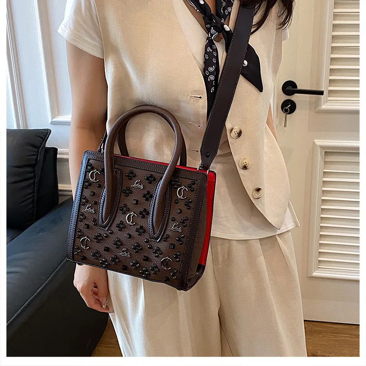 

‌"2025 Handmade Willow Heart Bag - Women's Large Capacity Shoulder Satchel | Boho Chic Girl Purse | High-Value Woven Handbag"‌
