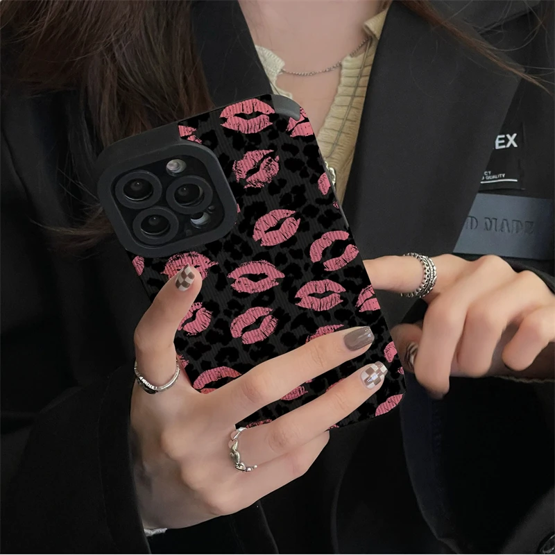 Pink Lip Kiss Phone Case For iPhone 14 13 12 11 Pro Max X XR XS 7 8 14 Plus Leopard Print Camera Protection Silicone Cover Case