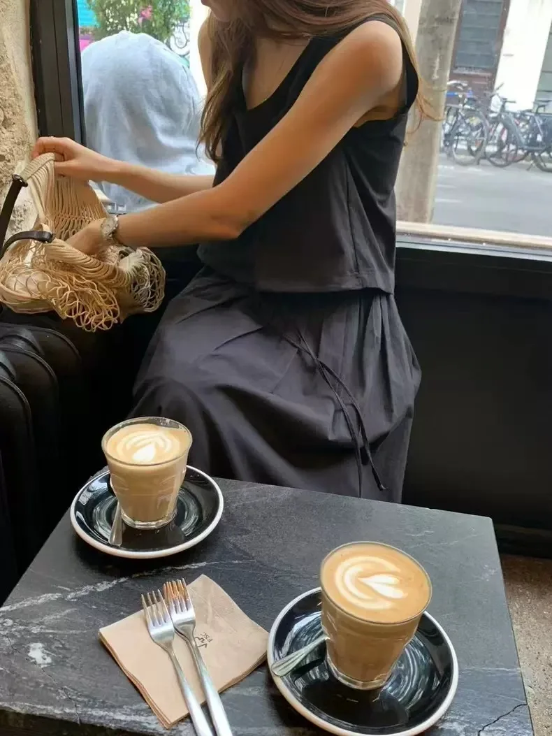 

Новинка лета 2025: Модный женский костюм из двух предметов в корейском стиле (жилет и юбка) из хлопка с круглым вырезом, в стиле Дондэмун.