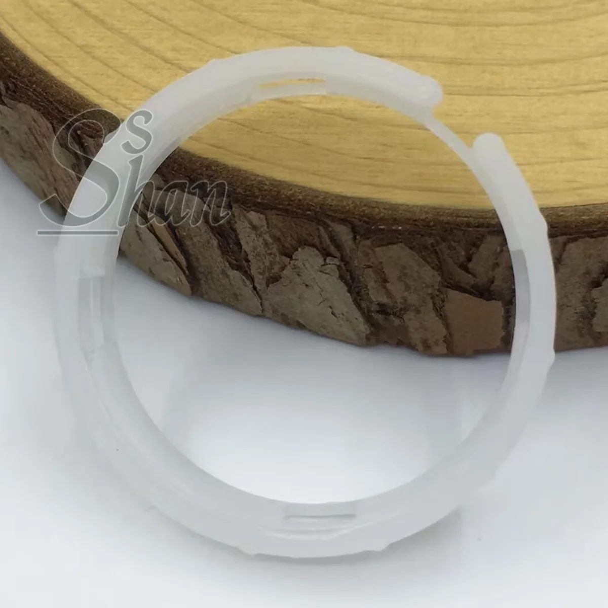 حلقة داخلية بلاستيكية تناسب تركيب الحركة الميكانيكية NH35 NH36 سلسلة NH غطاء داخلي حامل الحركة أجزاء حلقة الإصلاح