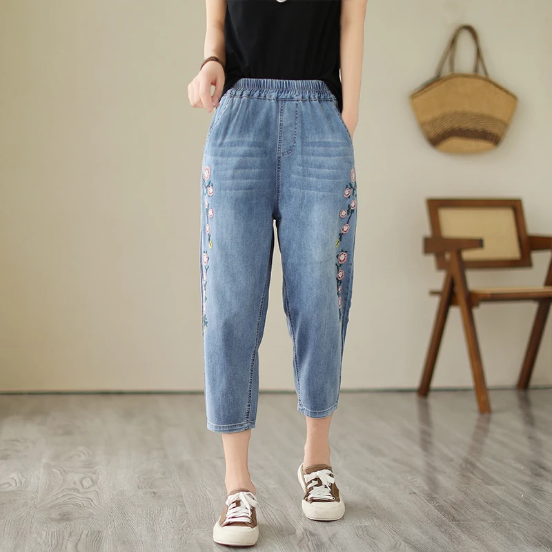 Nuevo chino Sle artístico de gran tamaño Retro bordado Denim dieciocho pantalones Harem cintura elástica modelo fino azul claro mujer...
