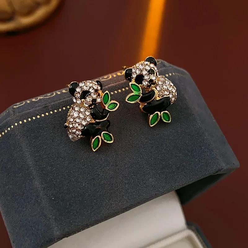 قطرة النفط الباندا قرط الاذن المرصع للنساء حجر الراين لطيف أقراط كوريا موضة حلوة عالية الجودة 2025 مجوهرات هدايا عيد الميلاد