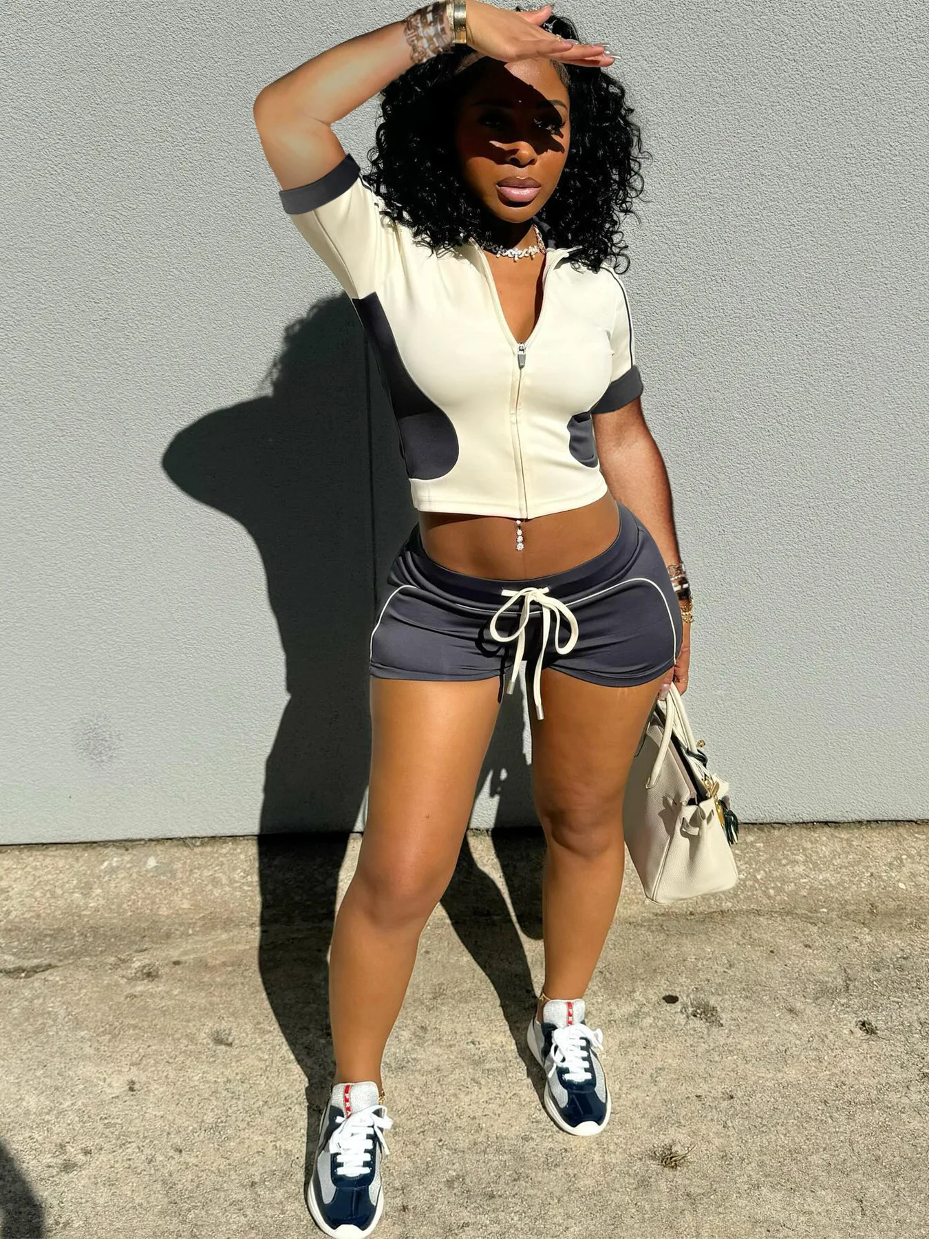 

Новый летний женский комплект из двух предметов 2025 года, топ с короткими рукавами и лацканами и облегающие шорты, костюм для похудения, женская одежда из 2 предметов