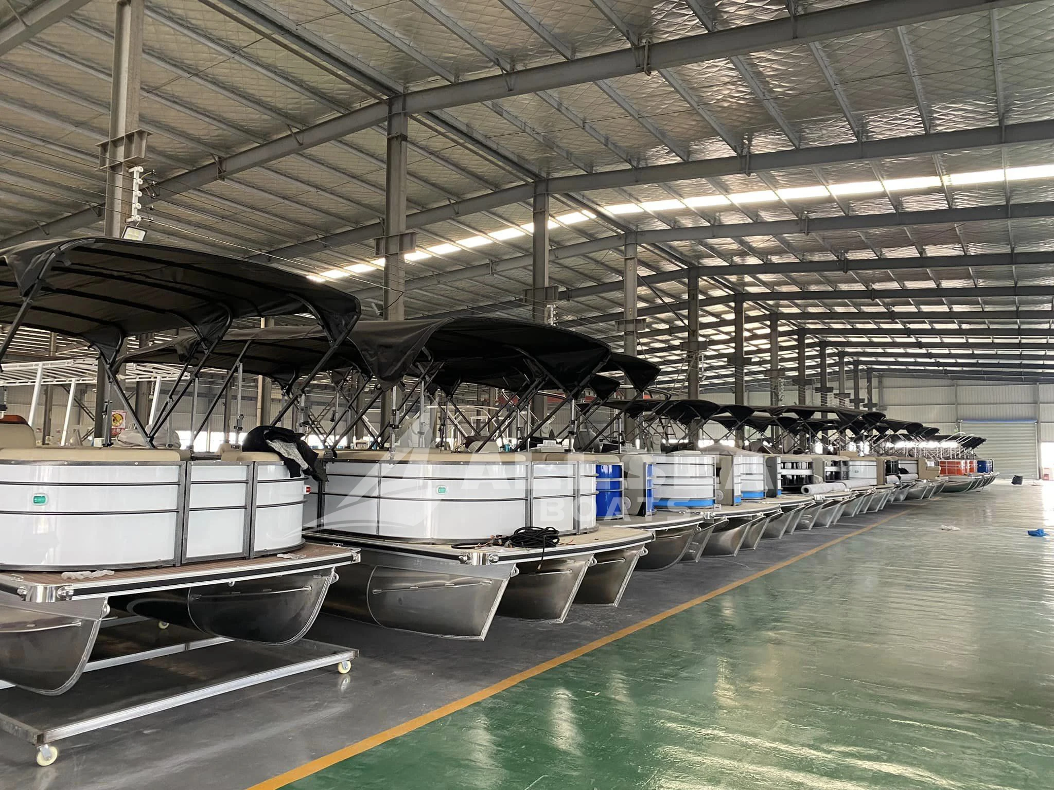 Barca pontone passeggeri galleggiante in alluminio per yacht sportivo di lusso Allsea in vendita dotata di motore fuoribordo