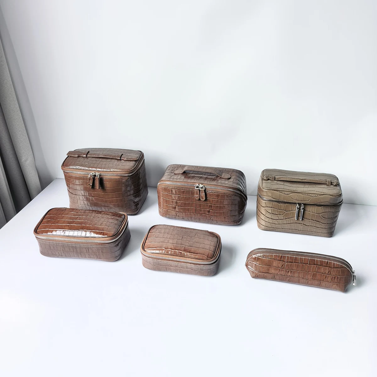 Echtes Leder, Krokodilprägung, Kosmetiktasche für Damen, Reise-Toilettentasche, Kastanienbraun, Kosmetikbeutel, große Kapazität, tragbar – Detail 8