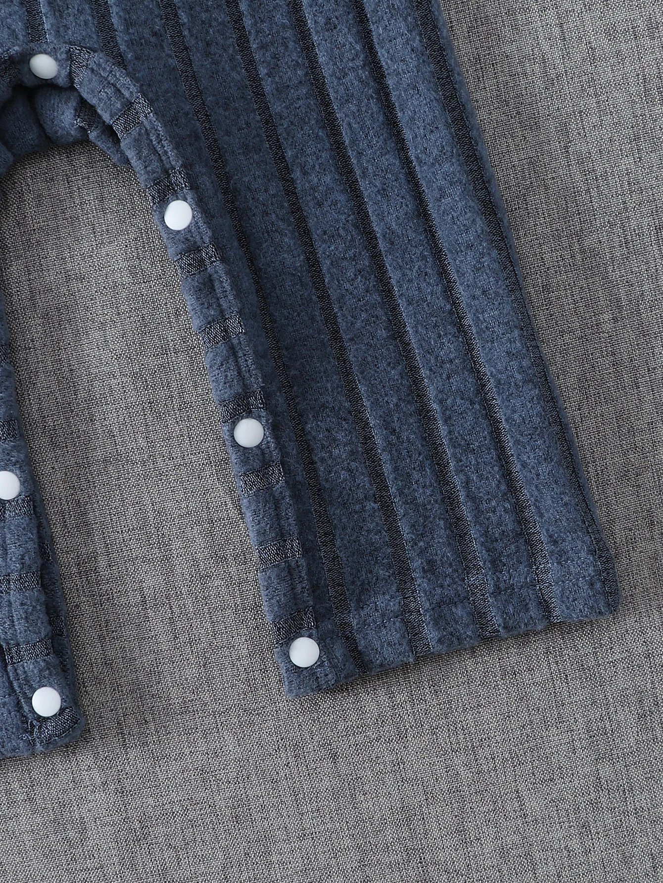 1 Stück Baby Farbblock Gerippter Langarm-Strampler, Jumpsuit mit Druckknöpfen im Schritt für 0-12 Monate – Detail 5
