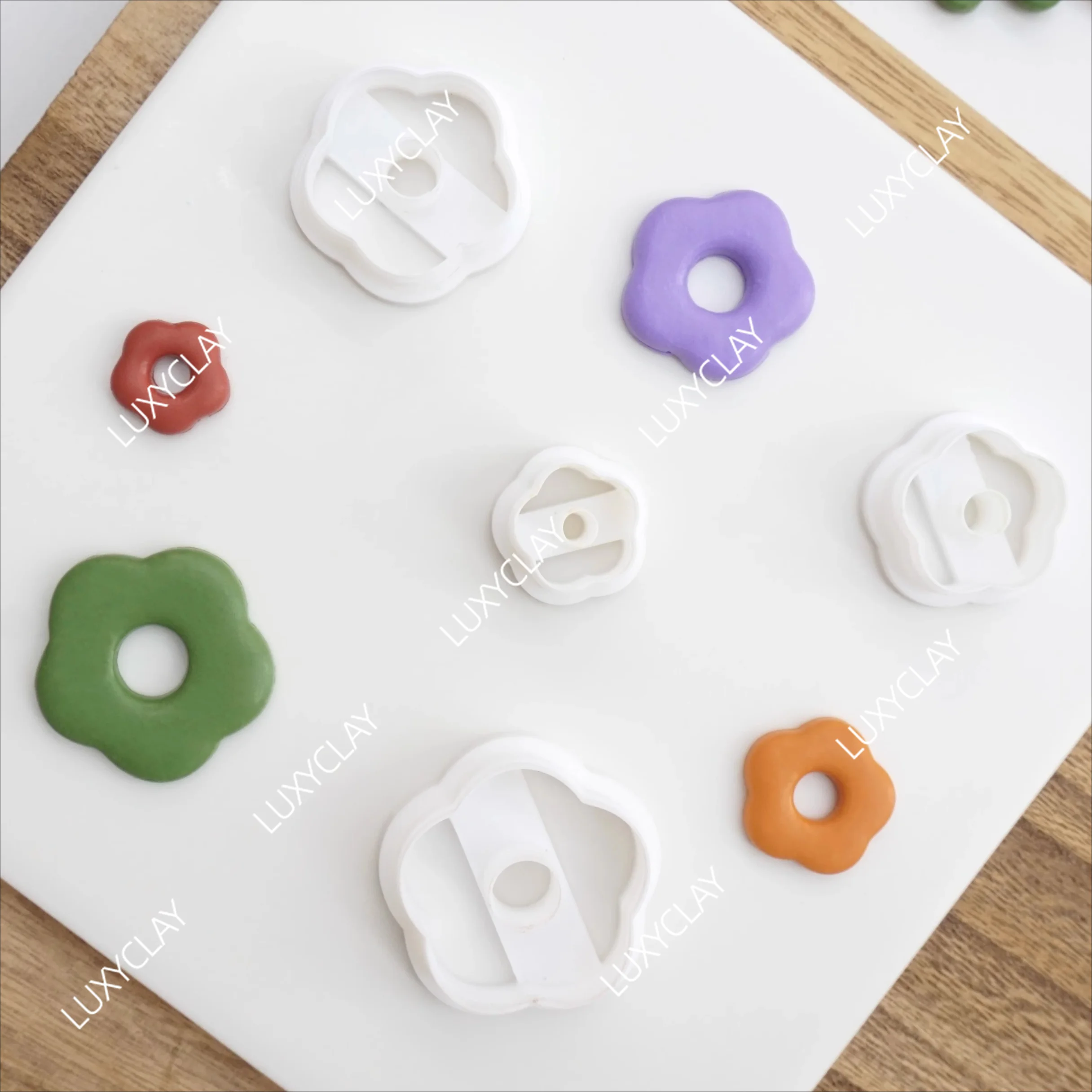4pc/set Daisy Donut Shape Polymer Clay Earring Cutters, Five Petal Flower Pattern Clay Cutters for Pendants & Jewelry Crafting