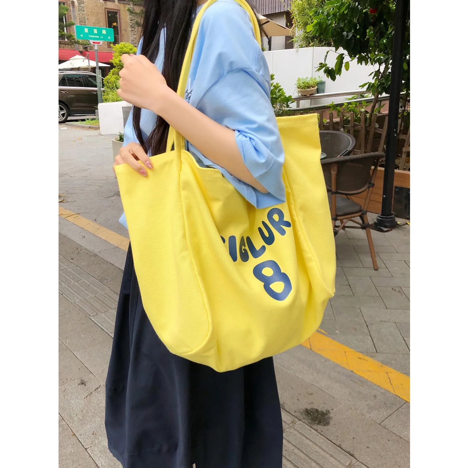 

Spring and summer limited edition letter printed canvas bag, female niche design, large capacity shoulder bag, lazy atmosphere t