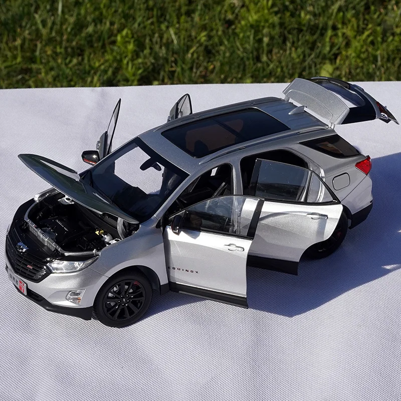 modele-reduit-a-l’echelle-1-18-gm-chevrolet-equinox-redline-suv-urbain-modele-en-metal-moule-pour-collection-presentation-et-comme-cadeau-pour-un-ami