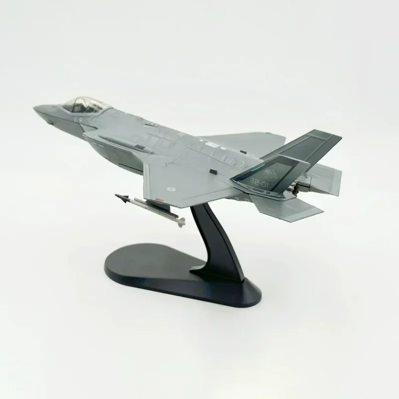 Exclusive Diecast Metal 1/72 Scale Model: ITALY Air Force F35A Fighter Jet, Collectible Aircraft Toy for Aviation Enthusiasts