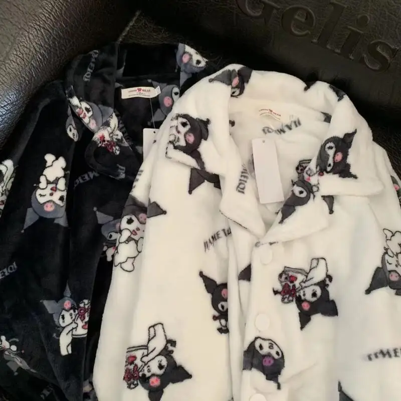 

Пижамы с героями мультфильмов Sanrio Kuromi, домашняя одежда для пар, коралловая фланель, можно носить на открытом воздухе, универсальный модный комплект, хит продаж осени и зимы
