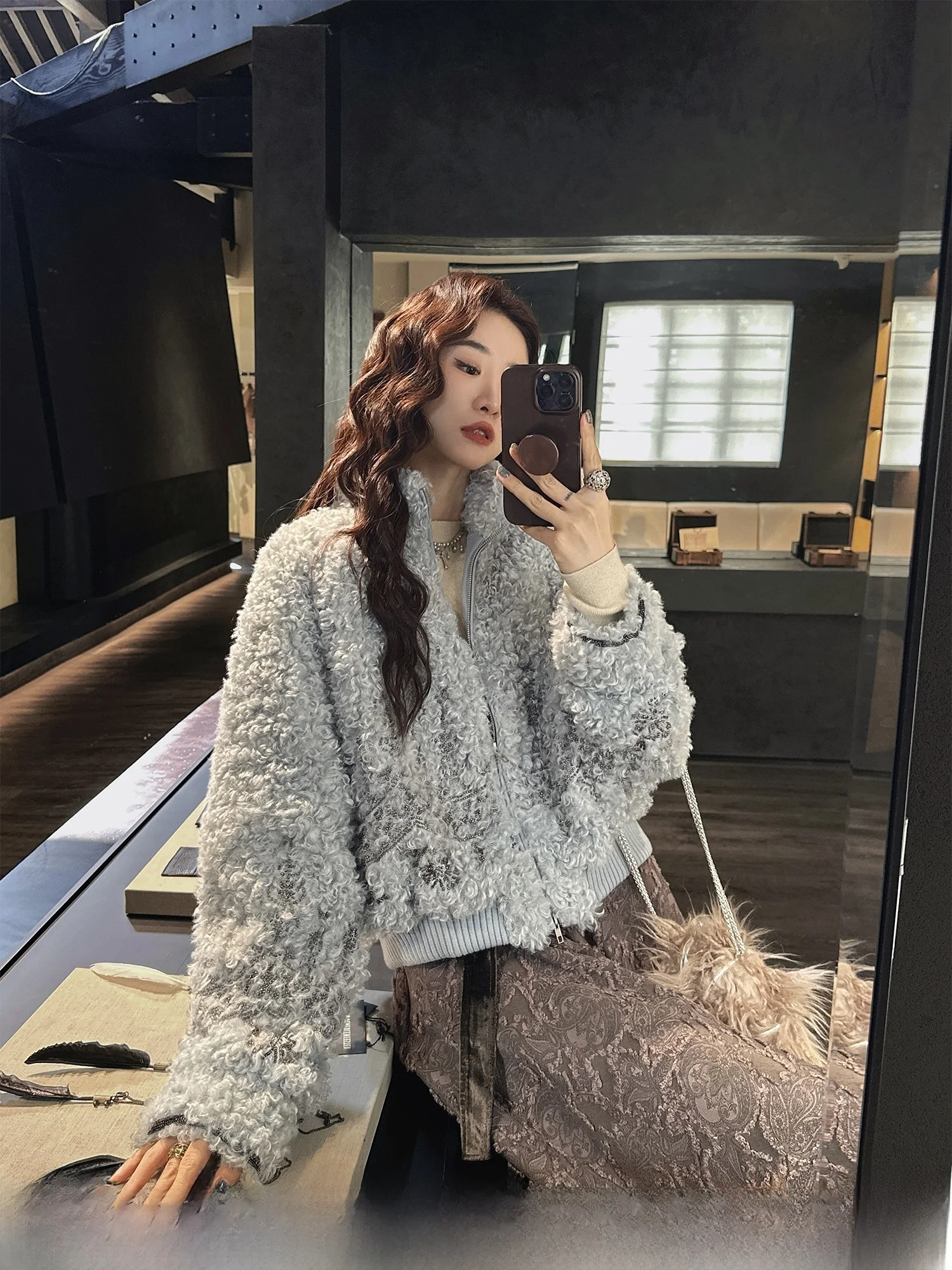 

Новая женская зимняя модная короткая куртка Sanji Bla Flower Evening Snow в китайском стиле с пайетками и мехом ягненка