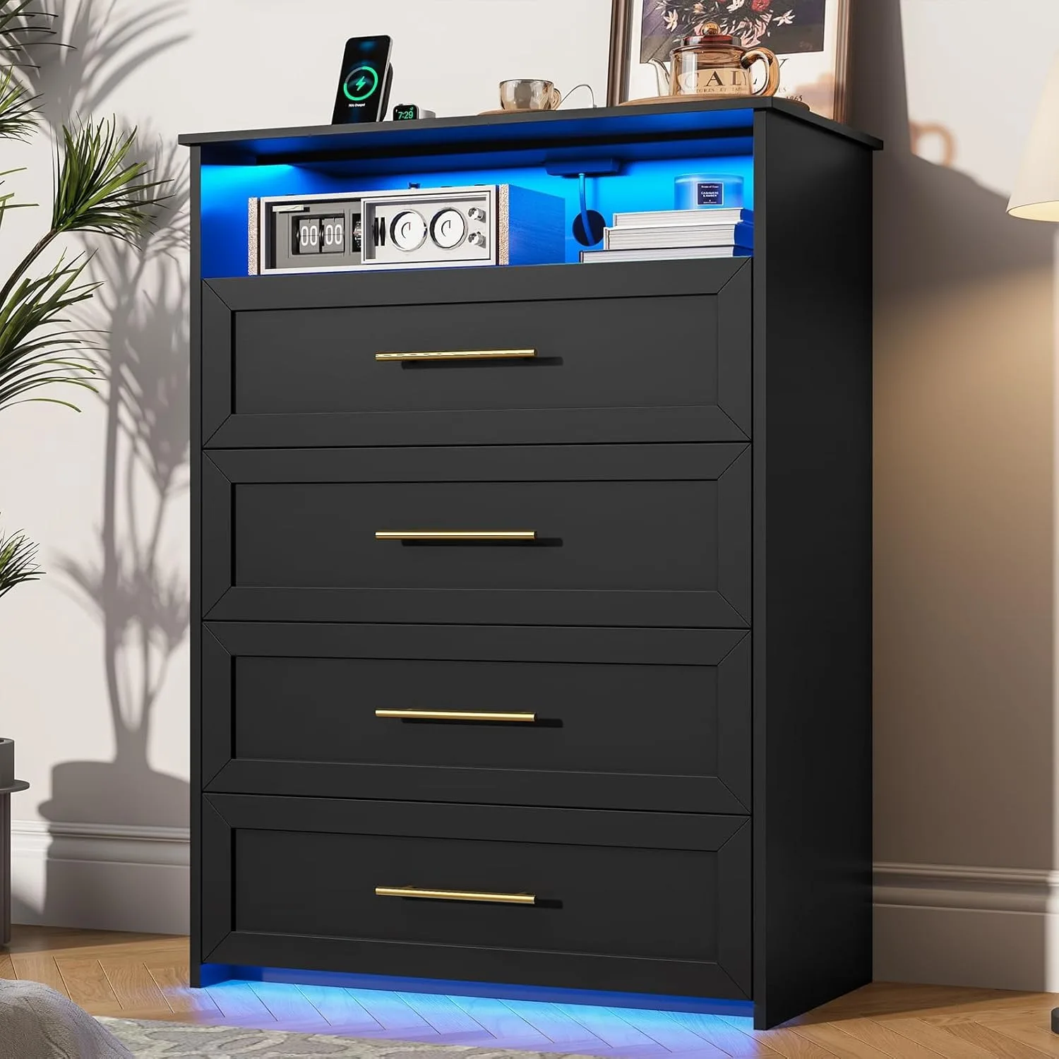 Dressoir met 4 lades en laadstation, hoog dressoir met LED-verlichting voor slaapkamer