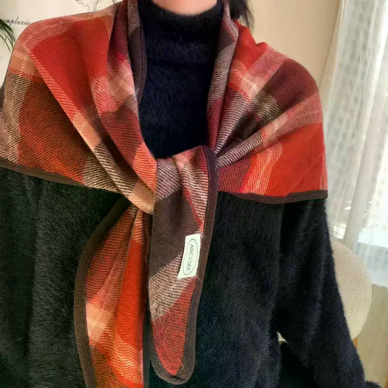 Sciarpa scozzese abbinata ai colori per donna Scialle triangolare grande lavorato a maglia Inverno Versatile protezione per il collo Avvolgente caldo