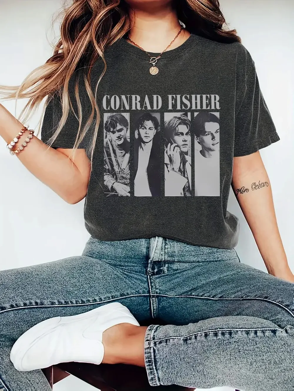 تي شيرت نسائي برسومات The Summer I Turned Pretty Conrad Fisher خفيف الوزن وجيد التهوية ورقبة دائرية كاجوال مطبوع عليه فيلم مبدع