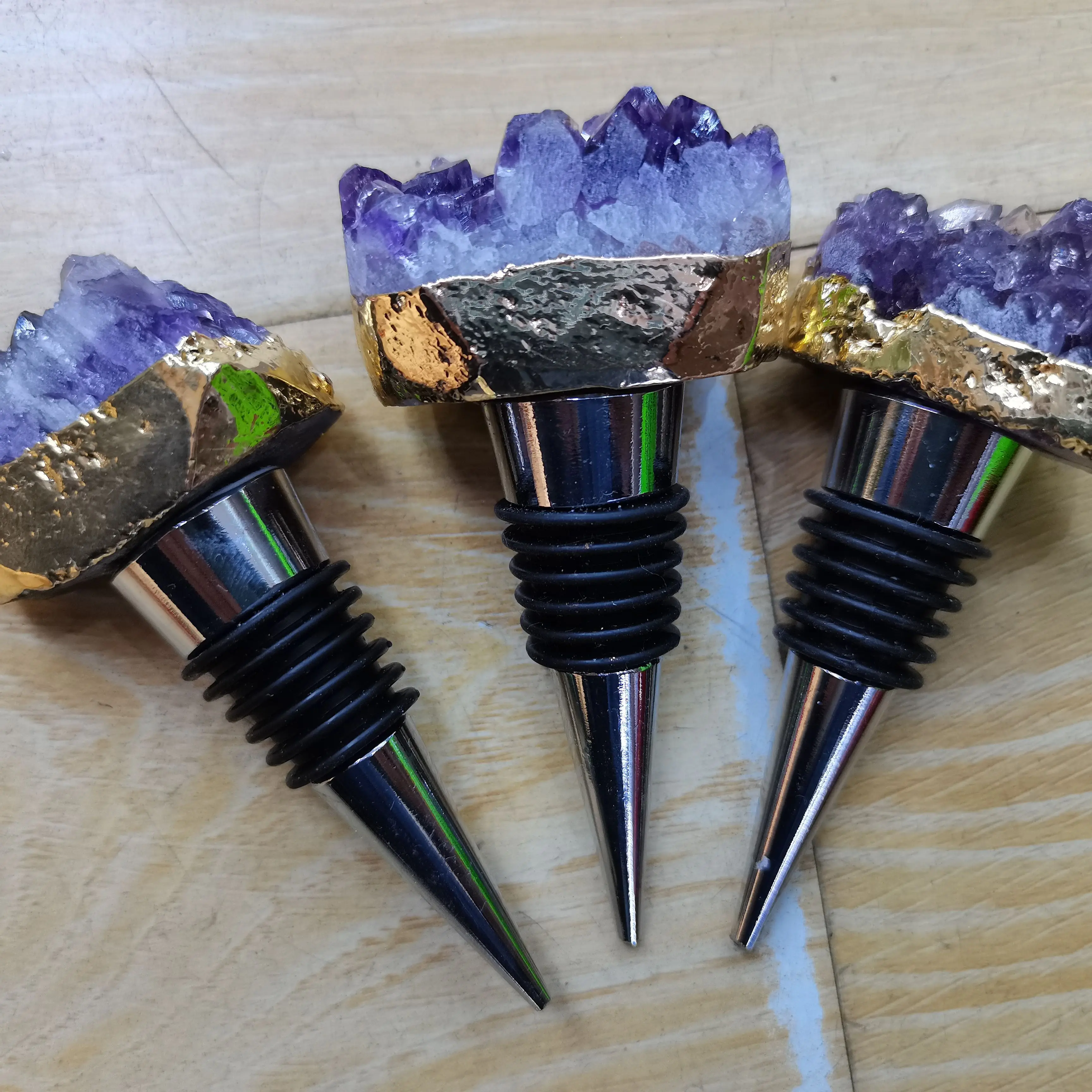 Natural    Amethyst cluster Connectors Irregular red Wine Stopper