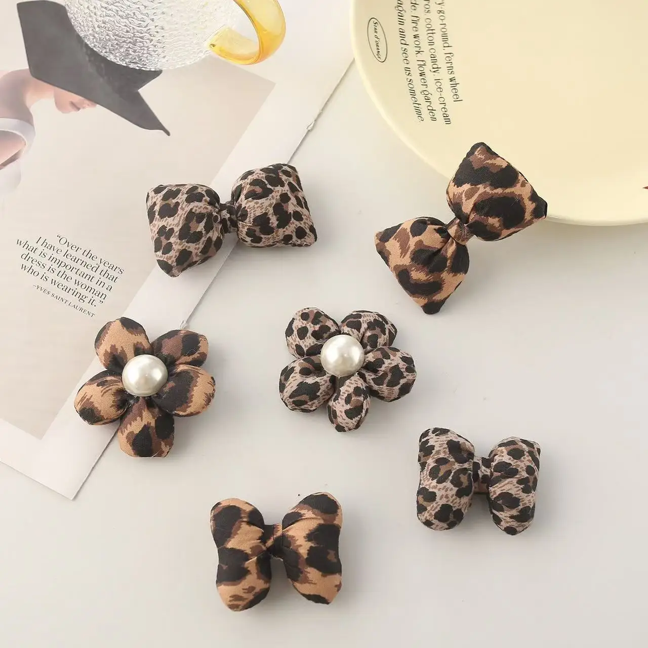 300 قطعة إكسسوارات جديدة مملوءة بالقطن بخمسة بتلات، أحذية وجورب ملابس بطباعة الفهد