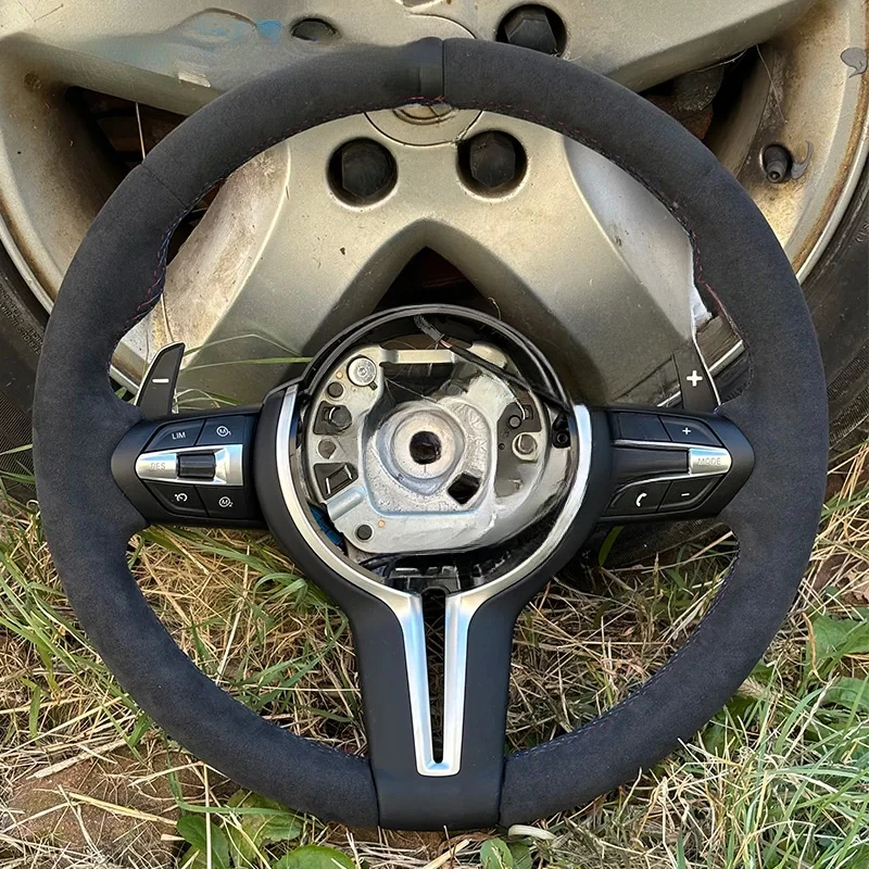 

Руль в сборе для BMW F30 F10 с отделкой из алькантары, сухого карбона и черной окрашенной рамкой кнопок